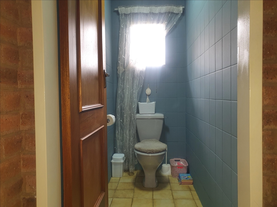 6 Bedroom Property for Sale in Raslouw Gauteng