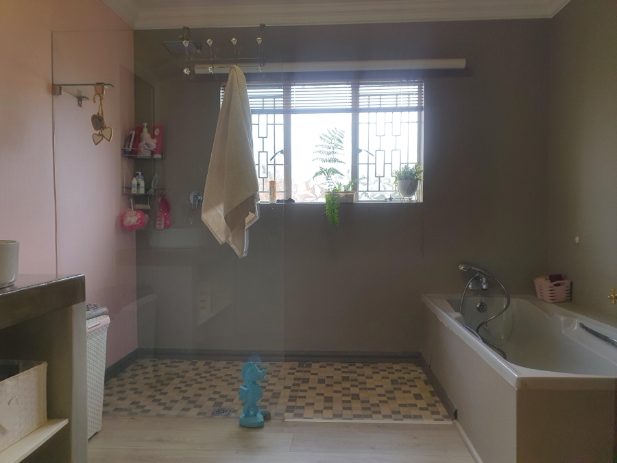 6 Bedroom Property for Sale in Raslouw Gauteng