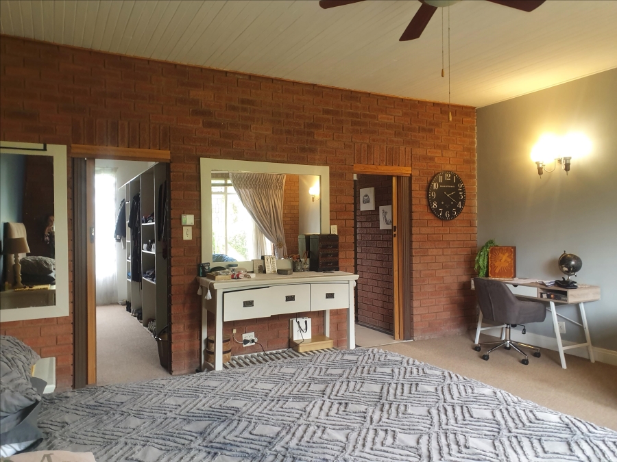 6 Bedroom Property for Sale in Raslouw Gauteng