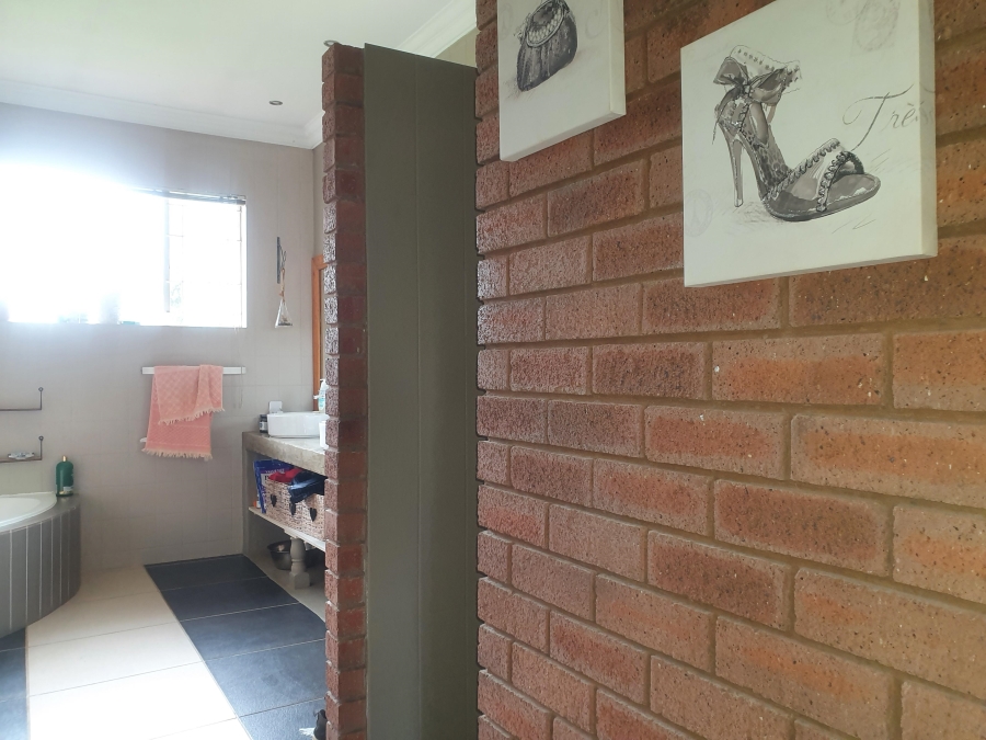 6 Bedroom Property for Sale in Raslouw Gauteng