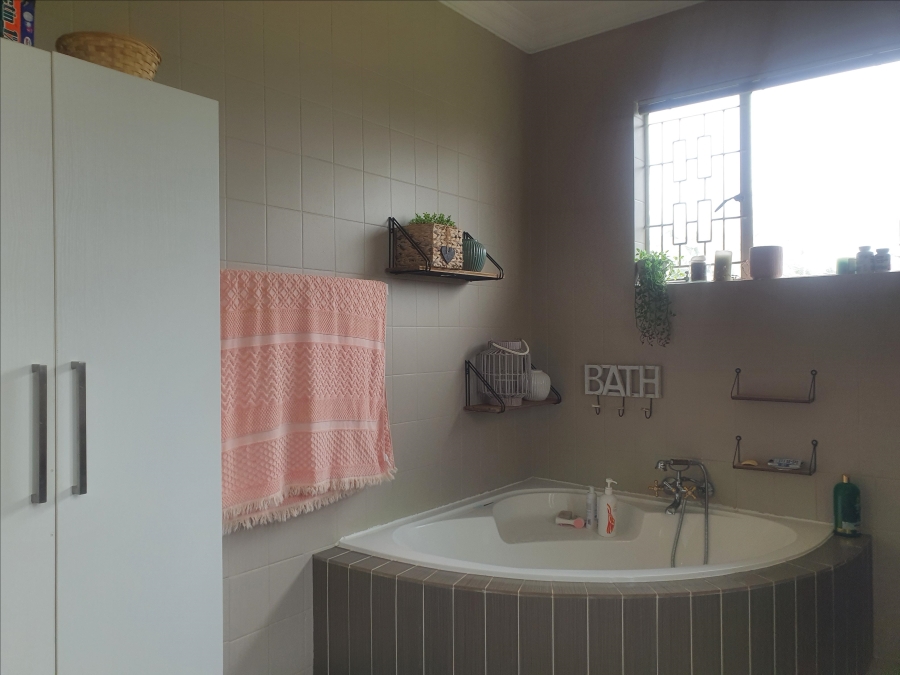 6 Bedroom Property for Sale in Raslouw Gauteng