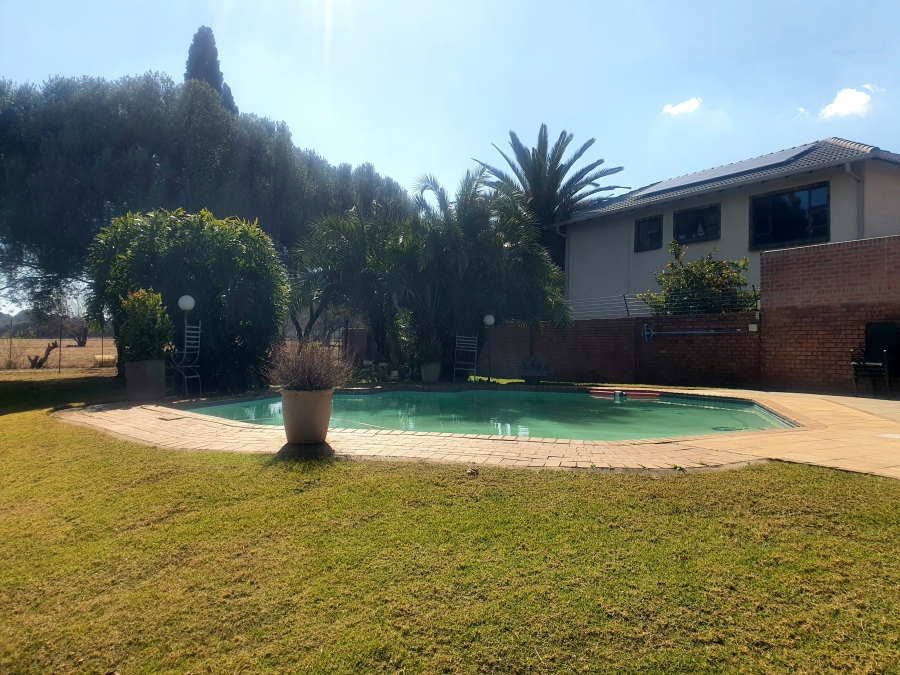 6 Bedroom Property for Sale in Raslouw Gauteng