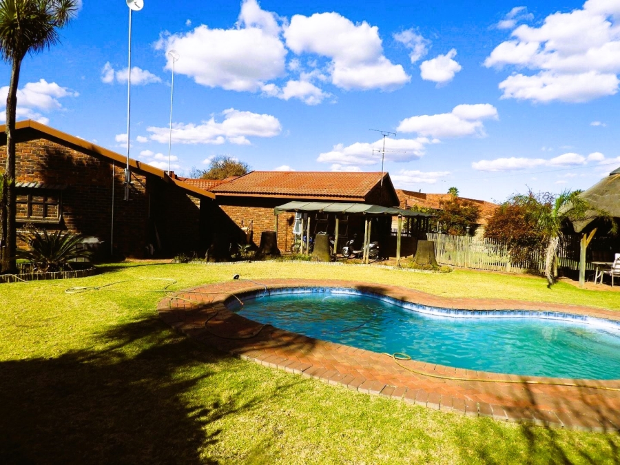 3 Bedroom Property for Sale in Falcon Ridge Gauteng