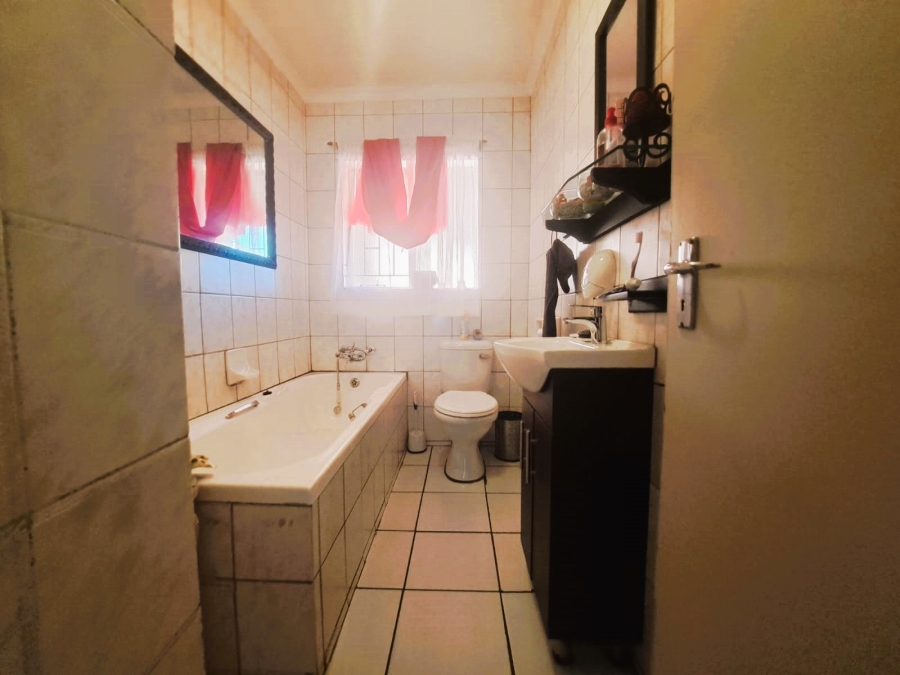 3 Bedroom Property for Sale in Falcon Ridge Gauteng