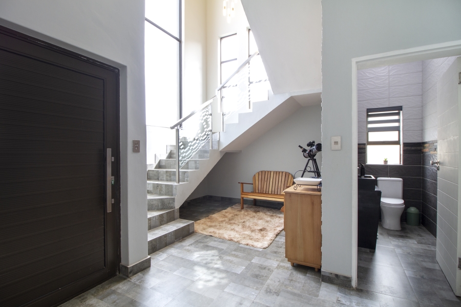 5 Bedroom Property for Sale in Heron Hill Garden Estate Gauteng