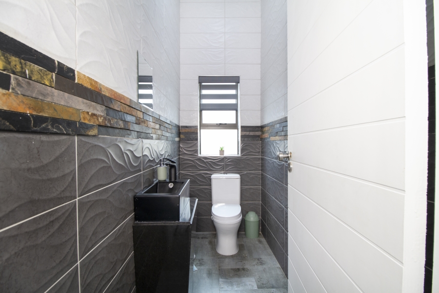 5 Bedroom Property for Sale in Heron Hill Garden Estate Gauteng