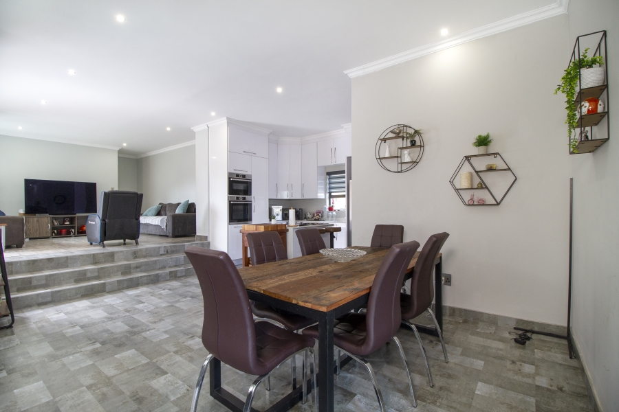 5 Bedroom Property for Sale in Heron Hill Garden Estate Gauteng