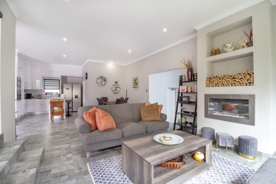 5 Bedroom Property for Sale in Heron Hill Garden Estate Gauteng