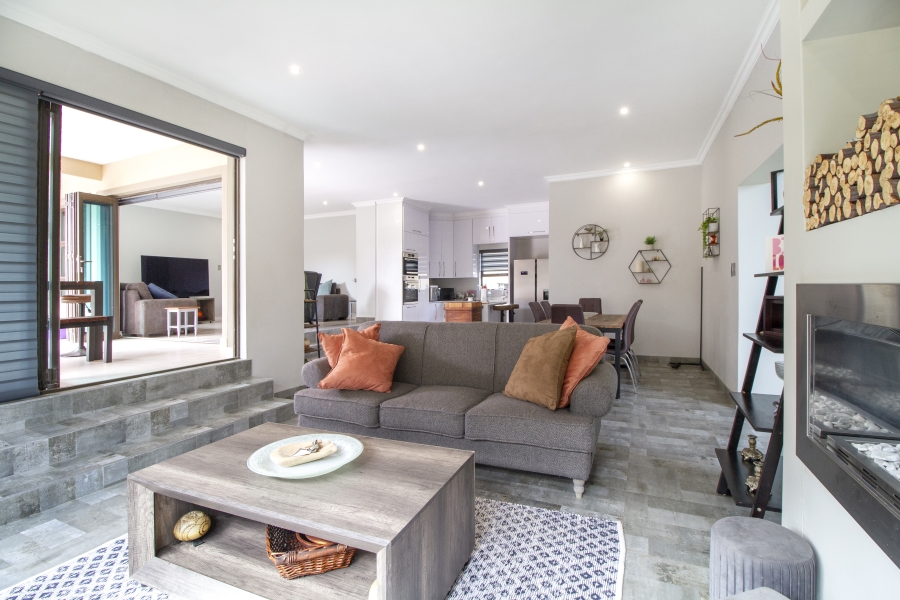 5 Bedroom Property for Sale in Heron Hill Garden Estate Gauteng