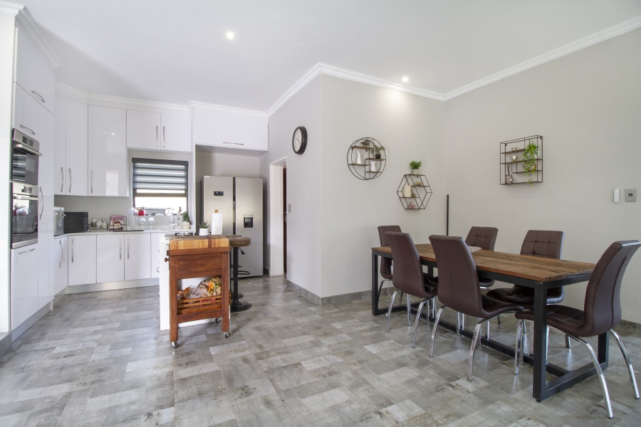 5 Bedroom Property for Sale in Heron Hill Garden Estate Gauteng