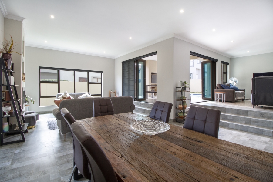 5 Bedroom Property for Sale in Heron Hill Garden Estate Gauteng