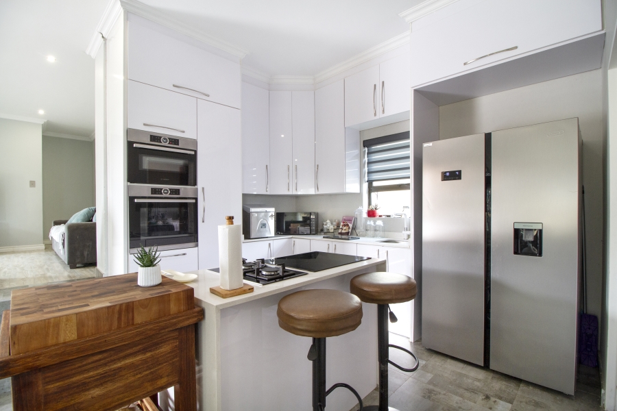 5 Bedroom Property for Sale in Heron Hill Garden Estate Gauteng