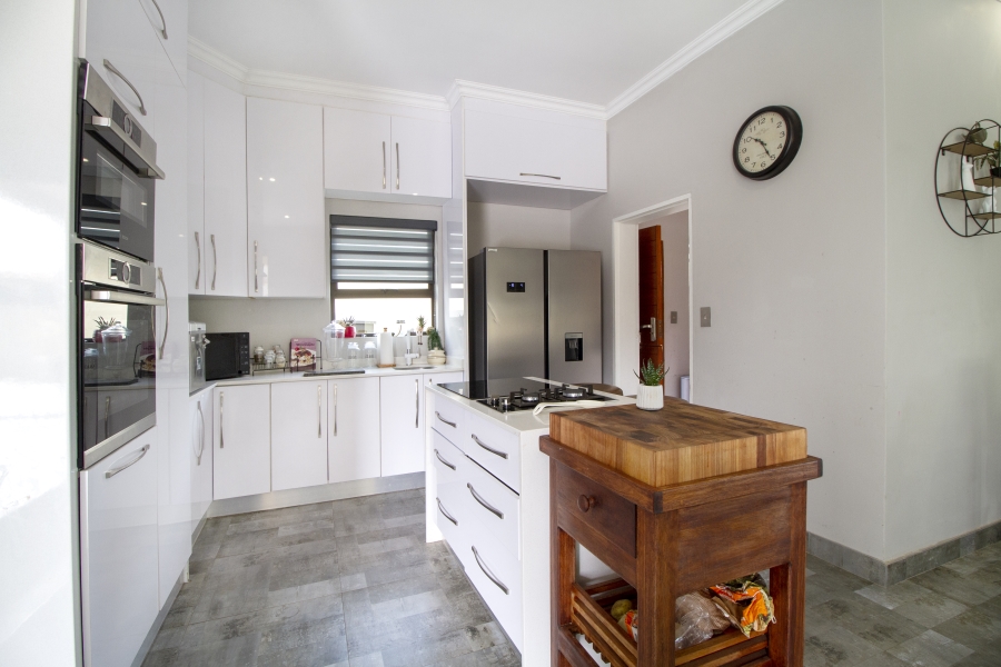 5 Bedroom Property for Sale in Heron Hill Garden Estate Gauteng