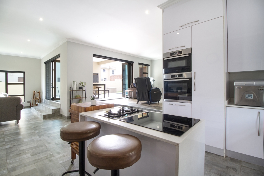 5 Bedroom Property for Sale in Heron Hill Garden Estate Gauteng