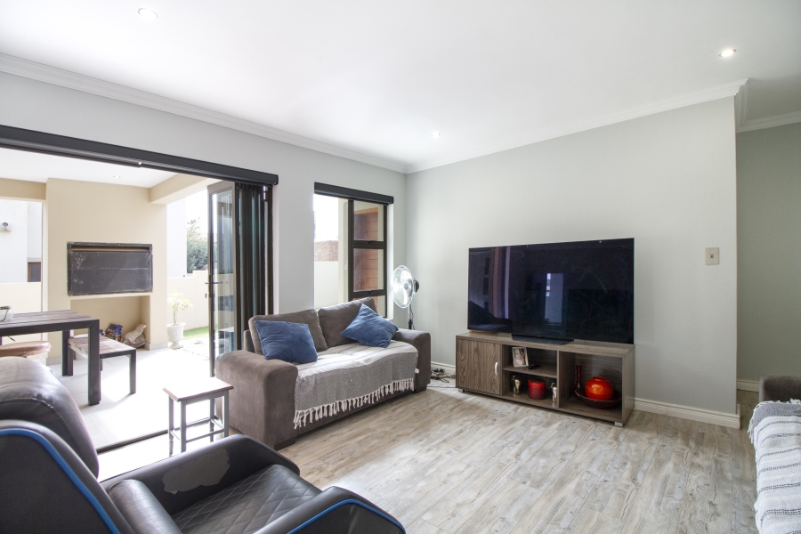 5 Bedroom Property for Sale in Heron Hill Garden Estate Gauteng