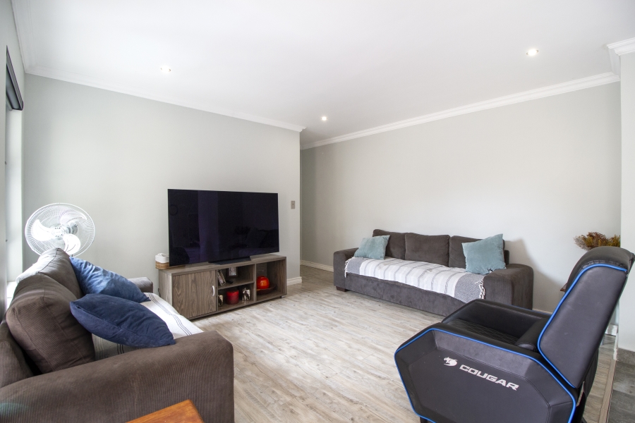 5 Bedroom Property for Sale in Heron Hill Garden Estate Gauteng