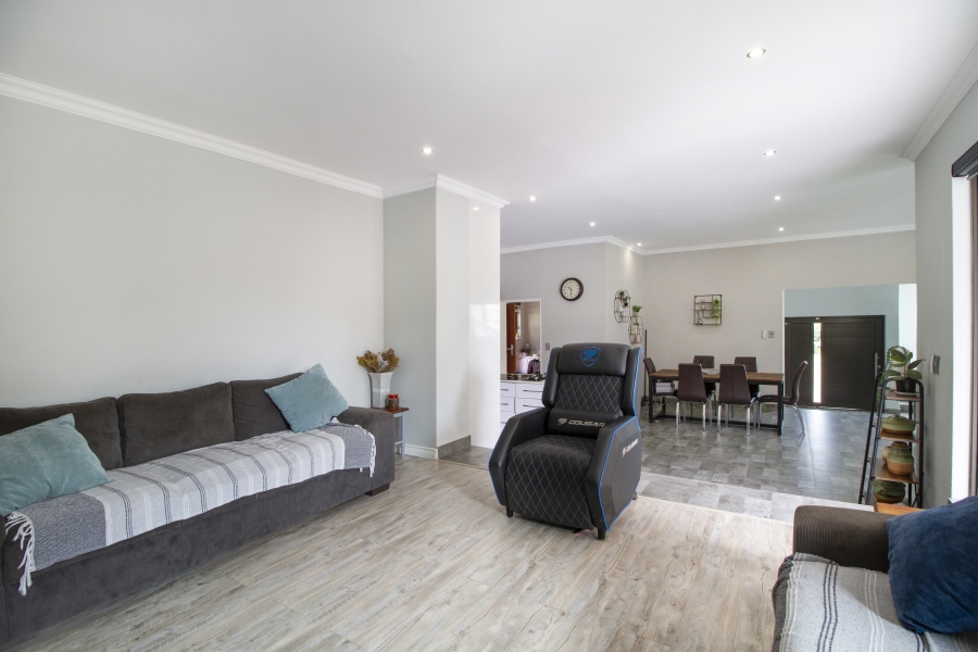 5 Bedroom Property for Sale in Heron Hill Garden Estate Gauteng