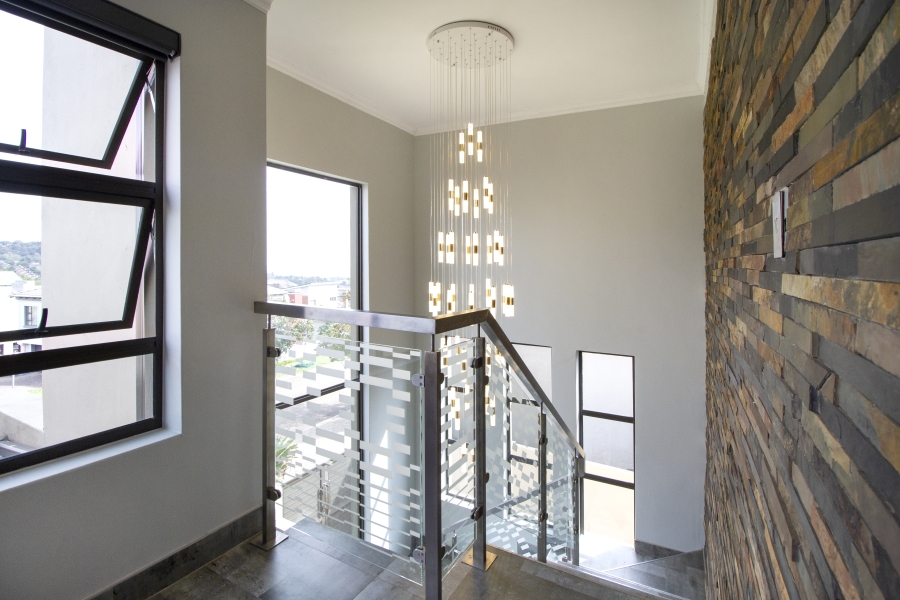 5 Bedroom Property for Sale in Heron Hill Garden Estate Gauteng