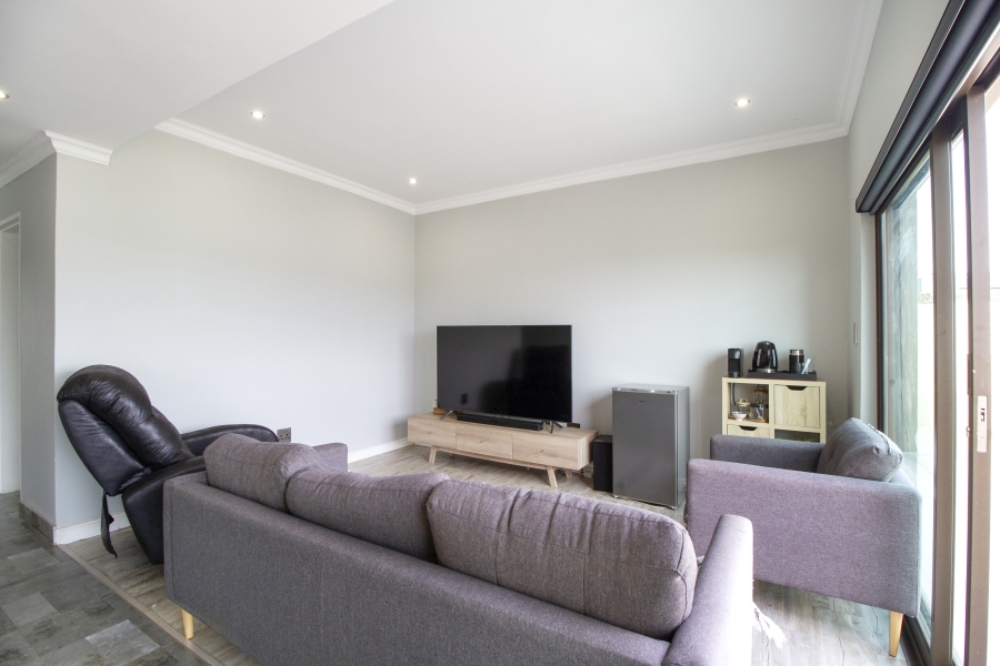 5 Bedroom Property for Sale in Heron Hill Garden Estate Gauteng