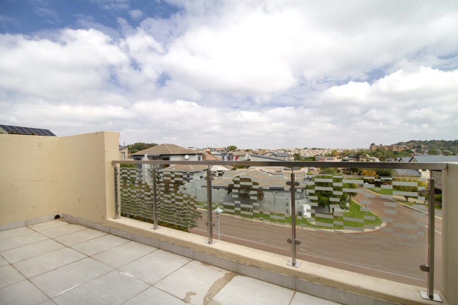 5 Bedroom Property for Sale in Heron Hill Garden Estate Gauteng
