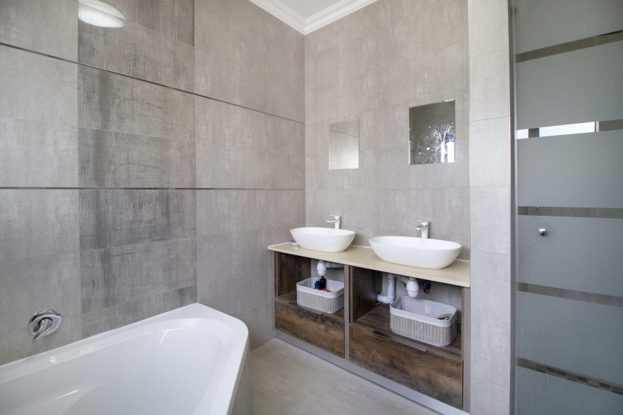 5 Bedroom Property for Sale in Heron Hill Garden Estate Gauteng