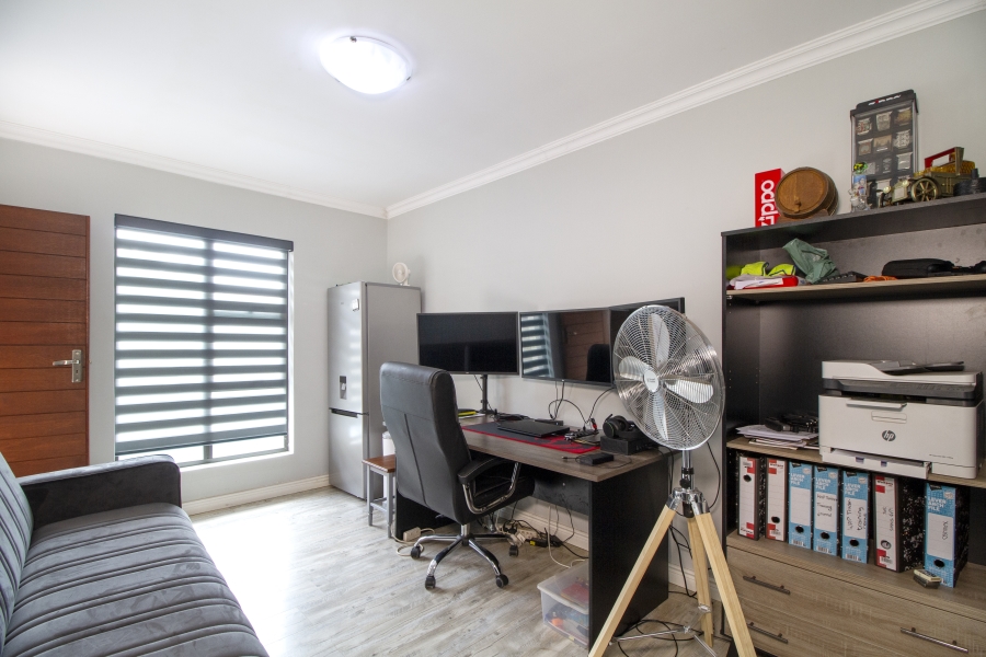 5 Bedroom Property for Sale in Heron Hill Garden Estate Gauteng