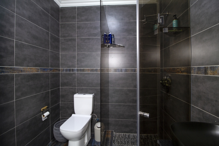 5 Bedroom Property for Sale in Heron Hill Garden Estate Gauteng