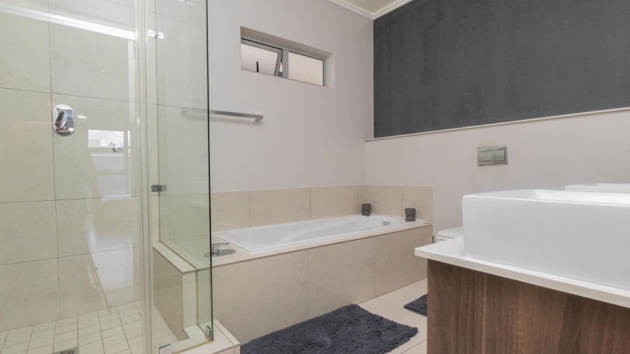 2 Bedroom Property for Sale in Atholl Gauteng