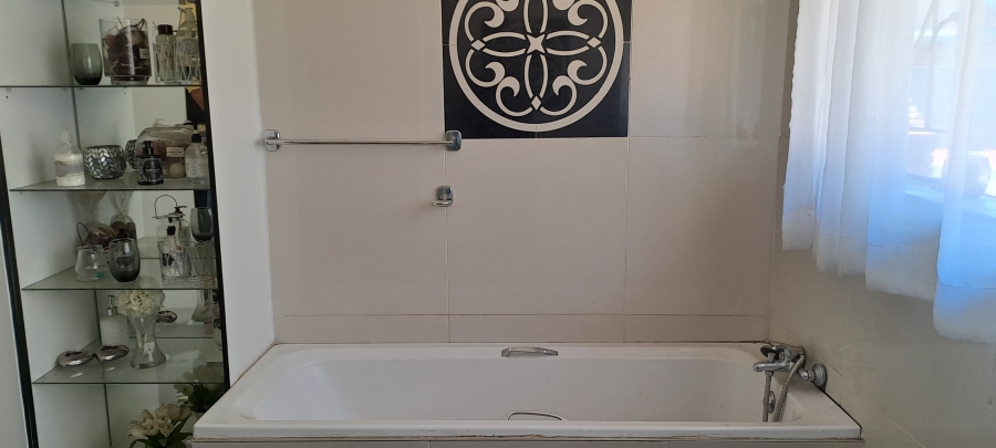 4 Bedroom Property for Sale in New State Areas Gauteng