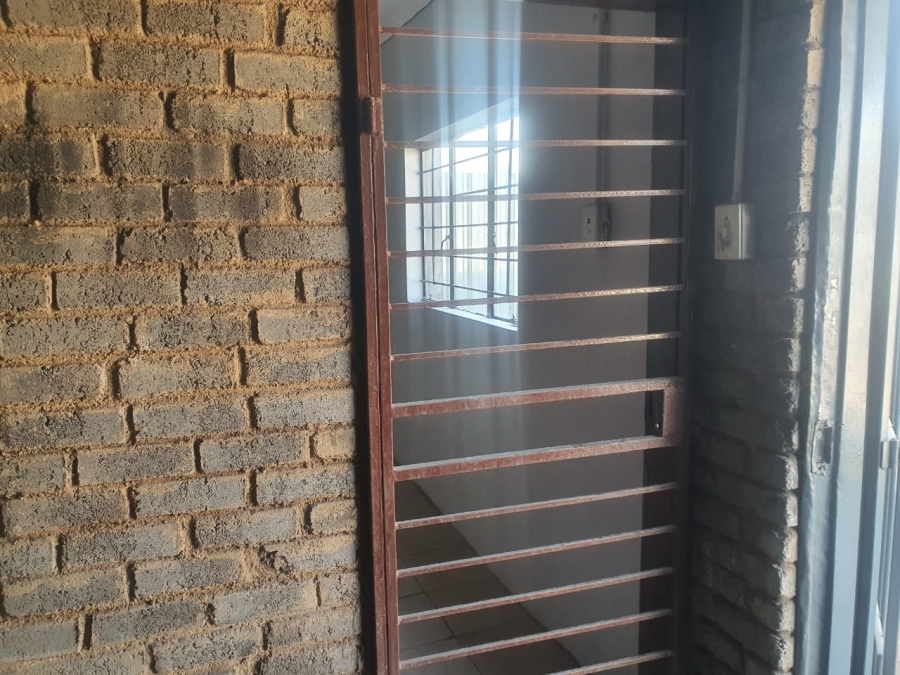 To Let commercial Property for Rent in Clayville East Gauteng