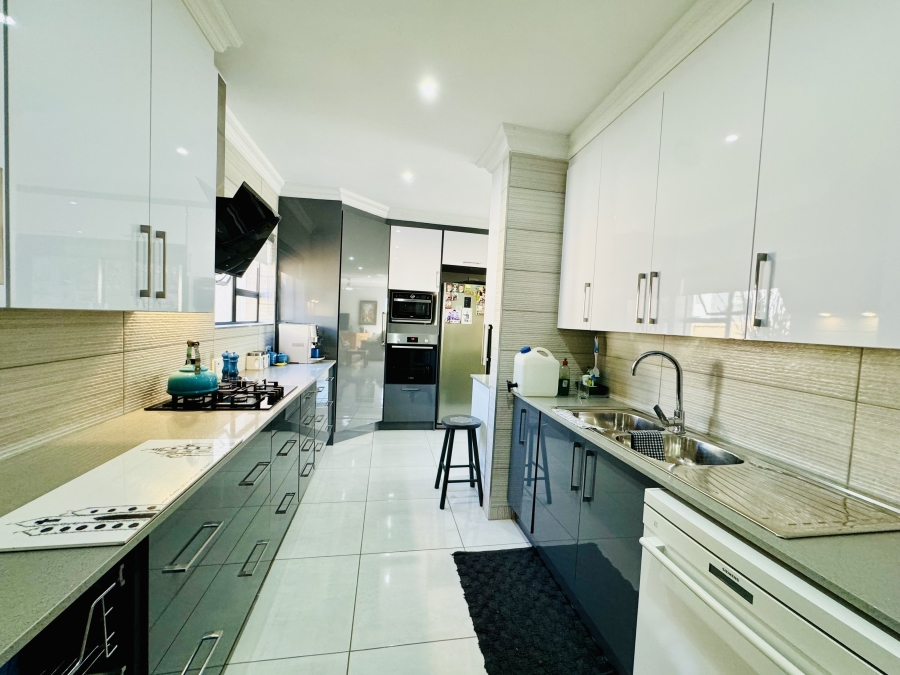 4 Bedroom Property for Sale in Magalieskruin Gauteng