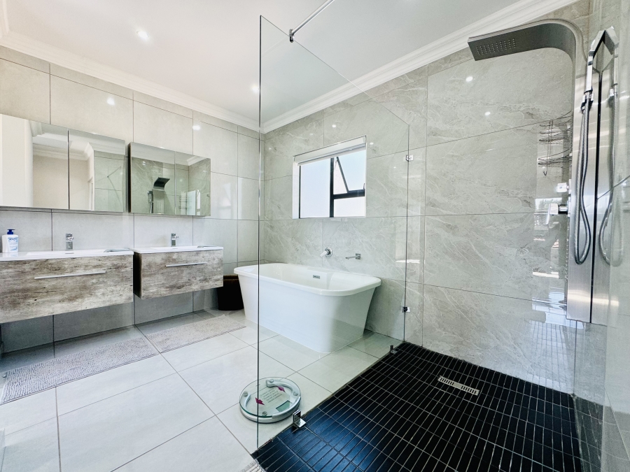 4 Bedroom Property for Sale in Magalieskruin Gauteng