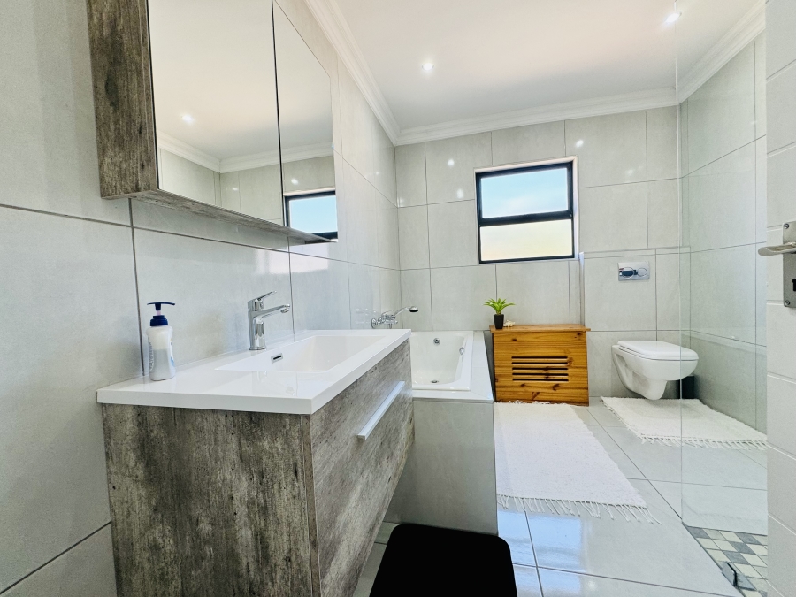 4 Bedroom Property for Sale in Magalieskruin Gauteng