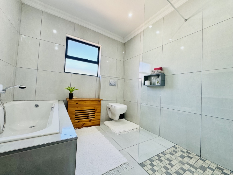 4 Bedroom Property for Sale in Magalieskruin Gauteng