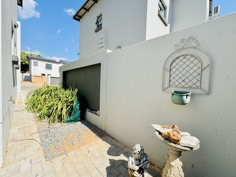 4 Bedroom Property for Sale in Magalieskruin Gauteng