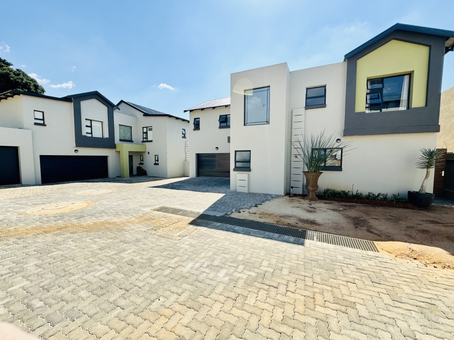 4 Bedroom Property for Sale in Magalieskruin Gauteng