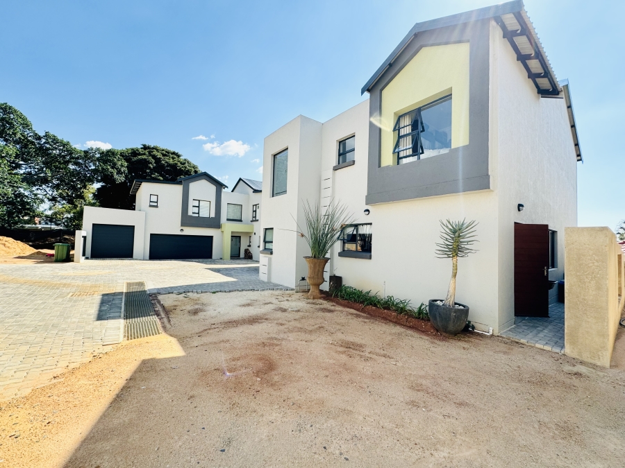 4 Bedroom Property for Sale in Magalieskruin Gauteng
