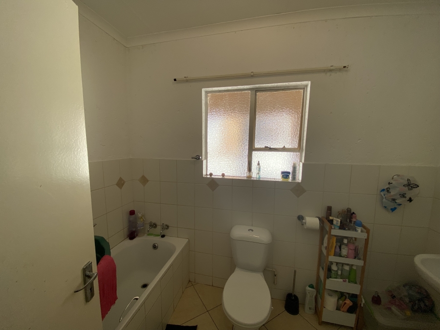 1 Bedroom Property for Sale in Rensburg Gauteng