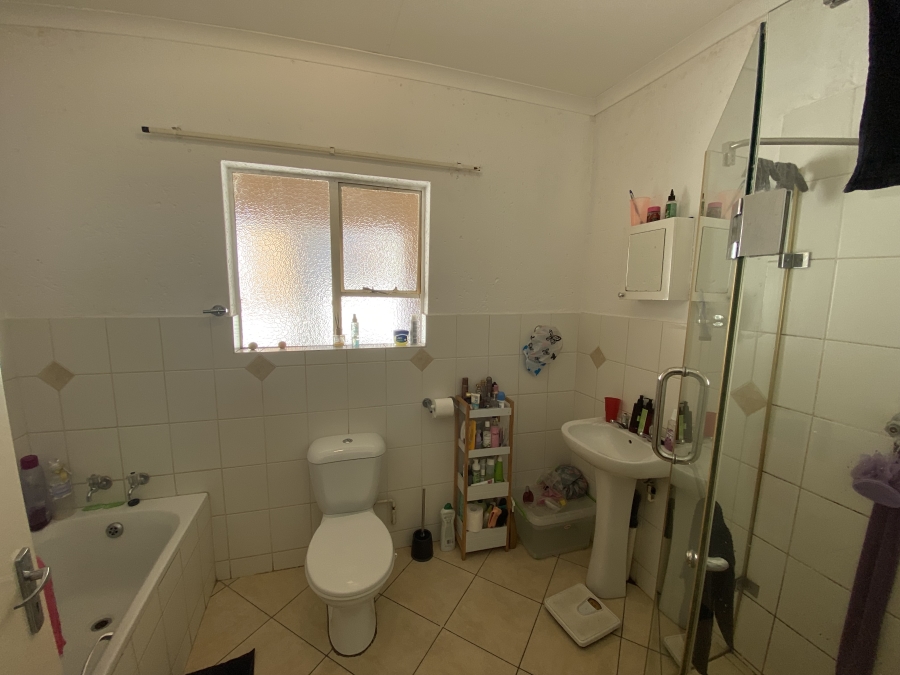 1 Bedroom Property for Sale in Rensburg Gauteng