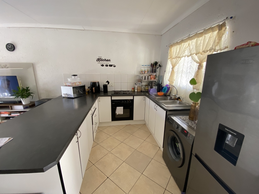 1 Bedroom Property for Sale in Rensburg Gauteng