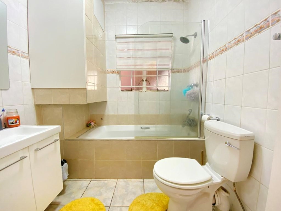 3 Bedroom Property for Sale in Waverley Gauteng