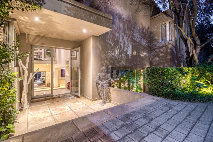 5 Bedroom Property for Sale in Benmore Gardens Gauteng