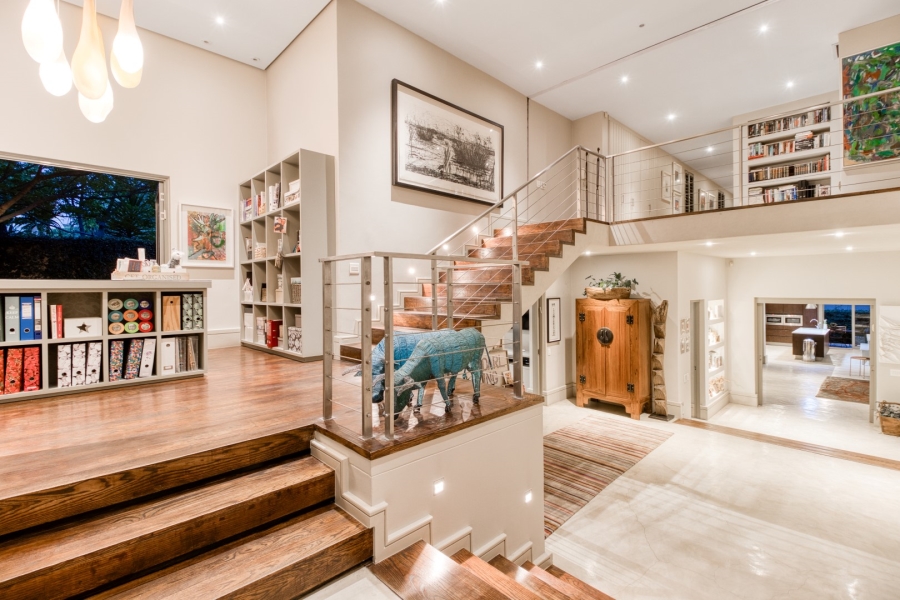 5 Bedroom Property for Sale in Benmore Gardens Gauteng