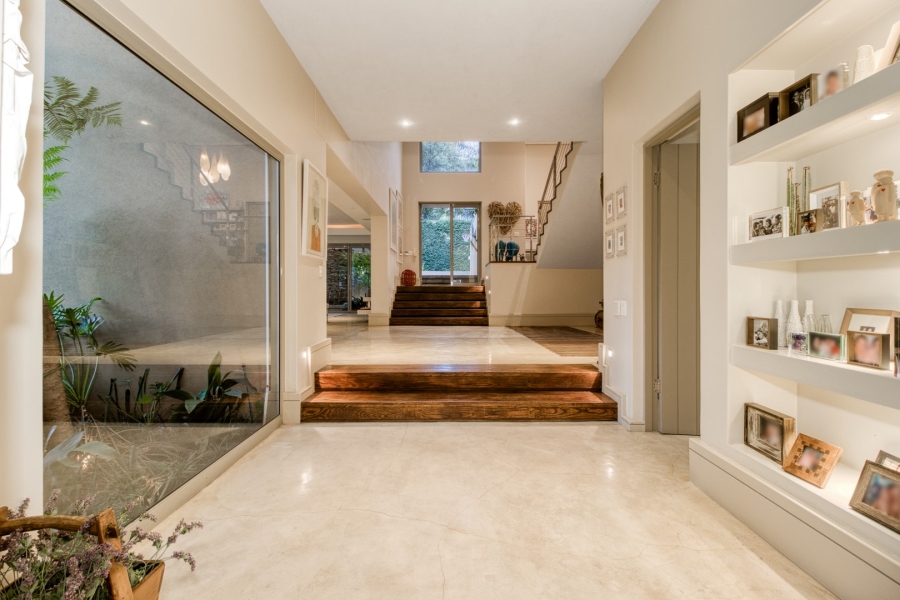 5 Bedroom Property for Sale in Benmore Gardens Gauteng