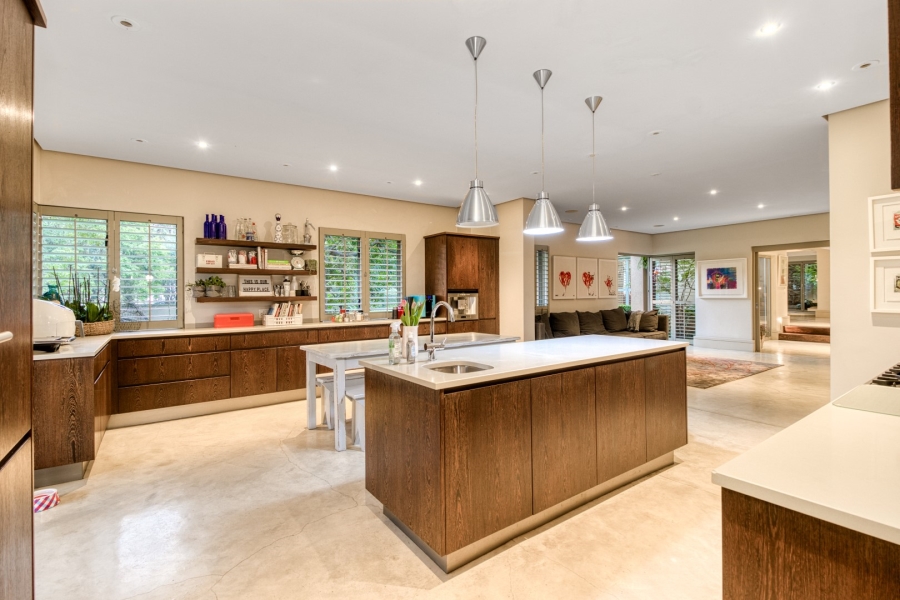 5 Bedroom Property for Sale in Benmore Gardens Gauteng