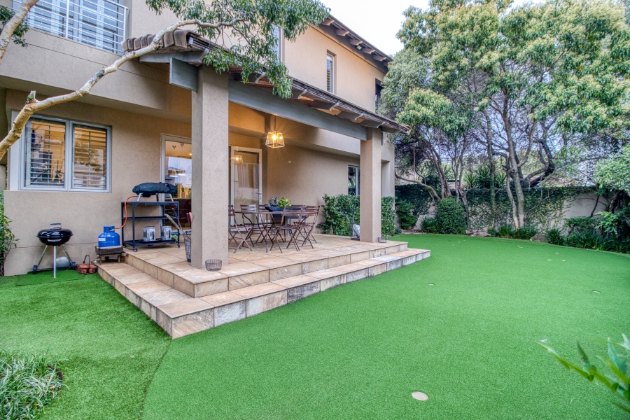 5 Bedroom Property for Sale in Benmore Gardens Gauteng