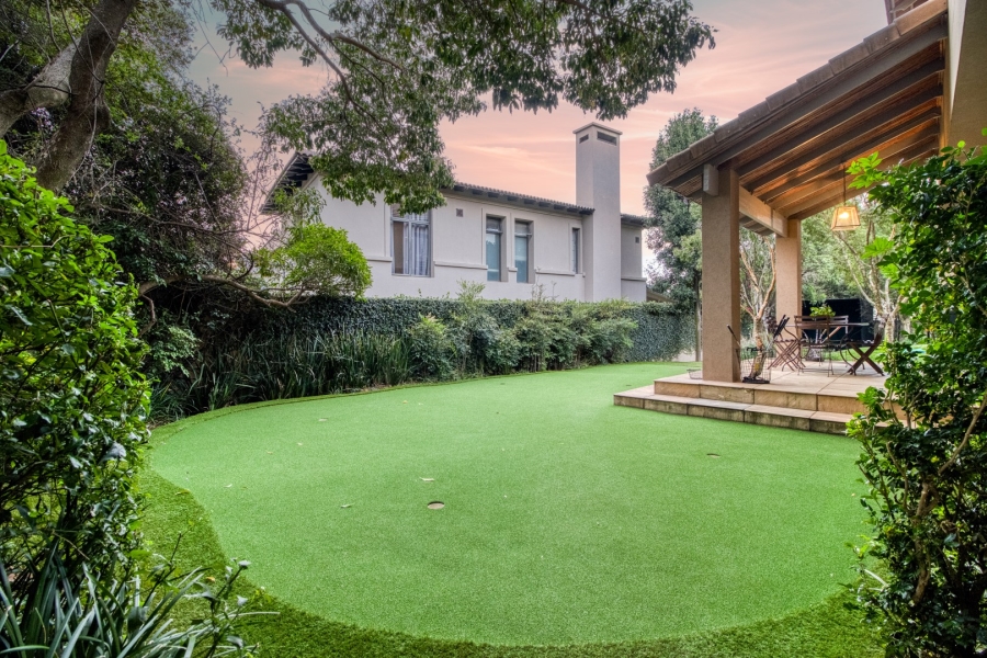 5 Bedroom Property for Sale in Benmore Gardens Gauteng