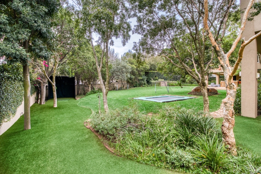 5 Bedroom Property for Sale in Benmore Gardens Gauteng