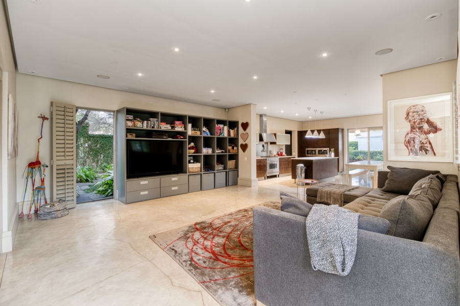 5 Bedroom Property for Sale in Benmore Gardens Gauteng