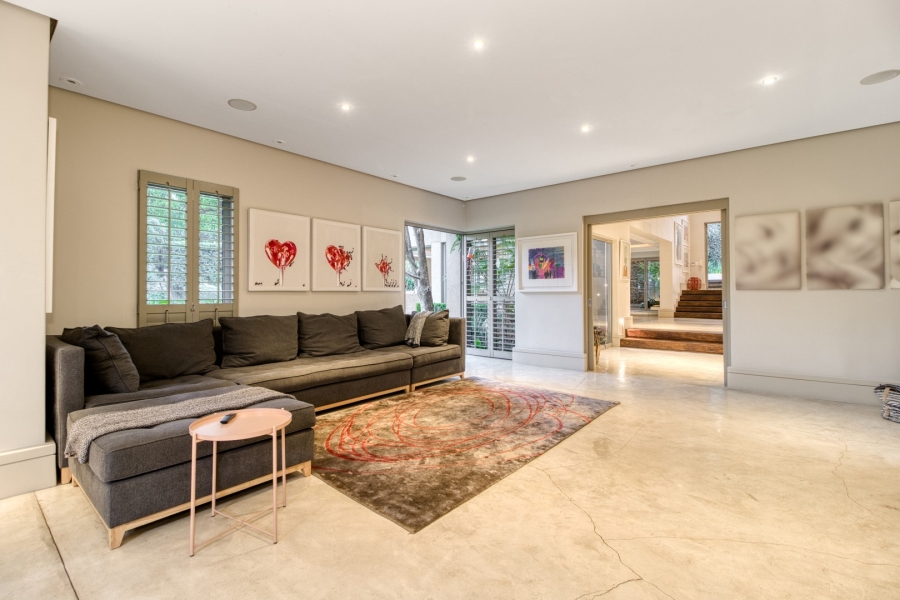 5 Bedroom Property for Sale in Benmore Gardens Gauteng